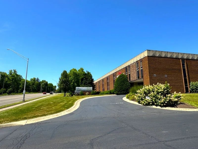 Front of the building at 5250 Far Hills Avenue